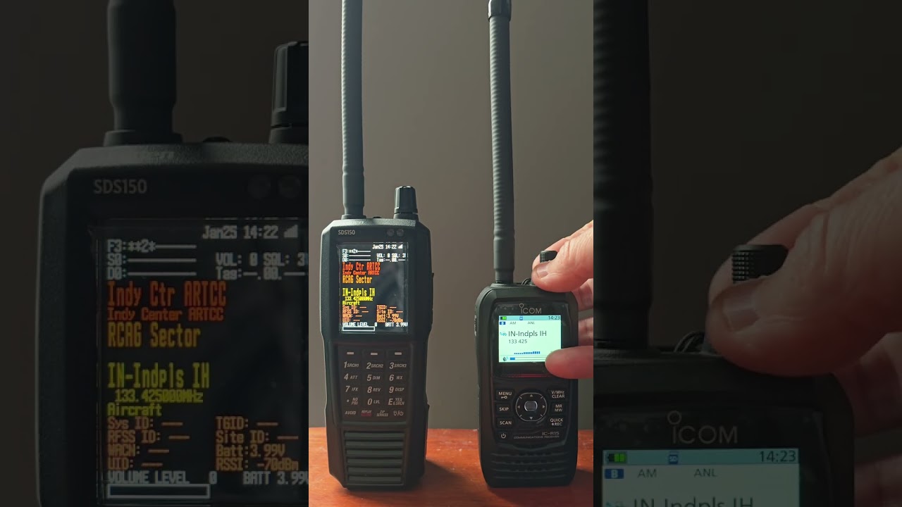 Uniden SDS150 and Icom IC-R15 Monitoring Indianapolis Center ARTCC Air Traffic