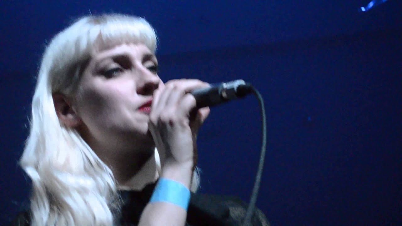 Molly Nilsson // 1995 -  Live in Buenos Aires 3