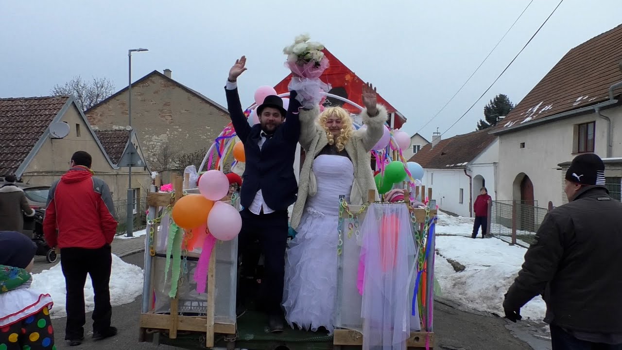 KEBLICE: Masopustní rej v Keblicích zakončila svatba i poprava Masopusta