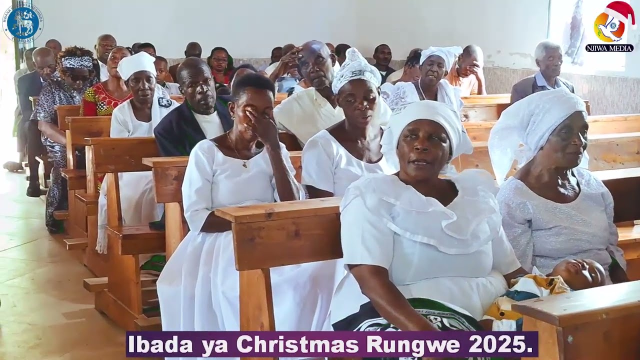 BABA ASKOFU MSTAAFU DR. MWAKAFWILA AONGOZA IBADA YA CHRISTMAS RUNGWE.