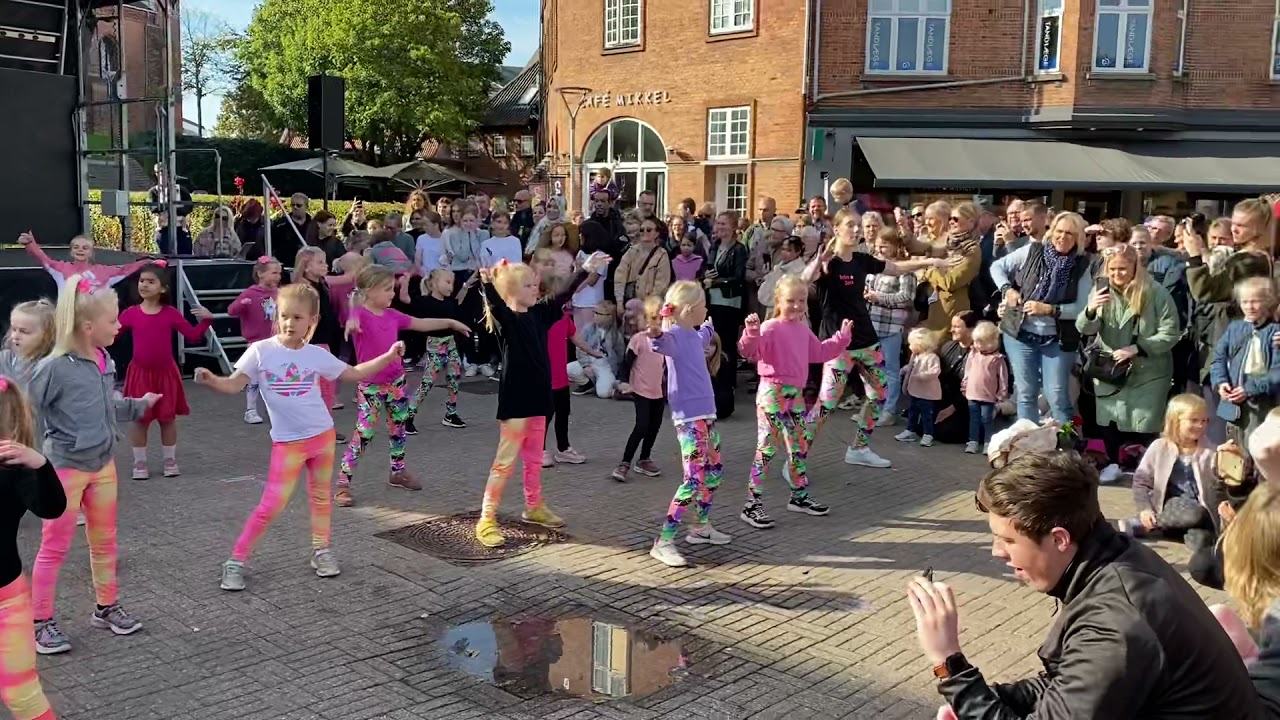 Believe Dance - Lyserød Lørdag 2021 - Fællesdans: MGP gør dig flyvende