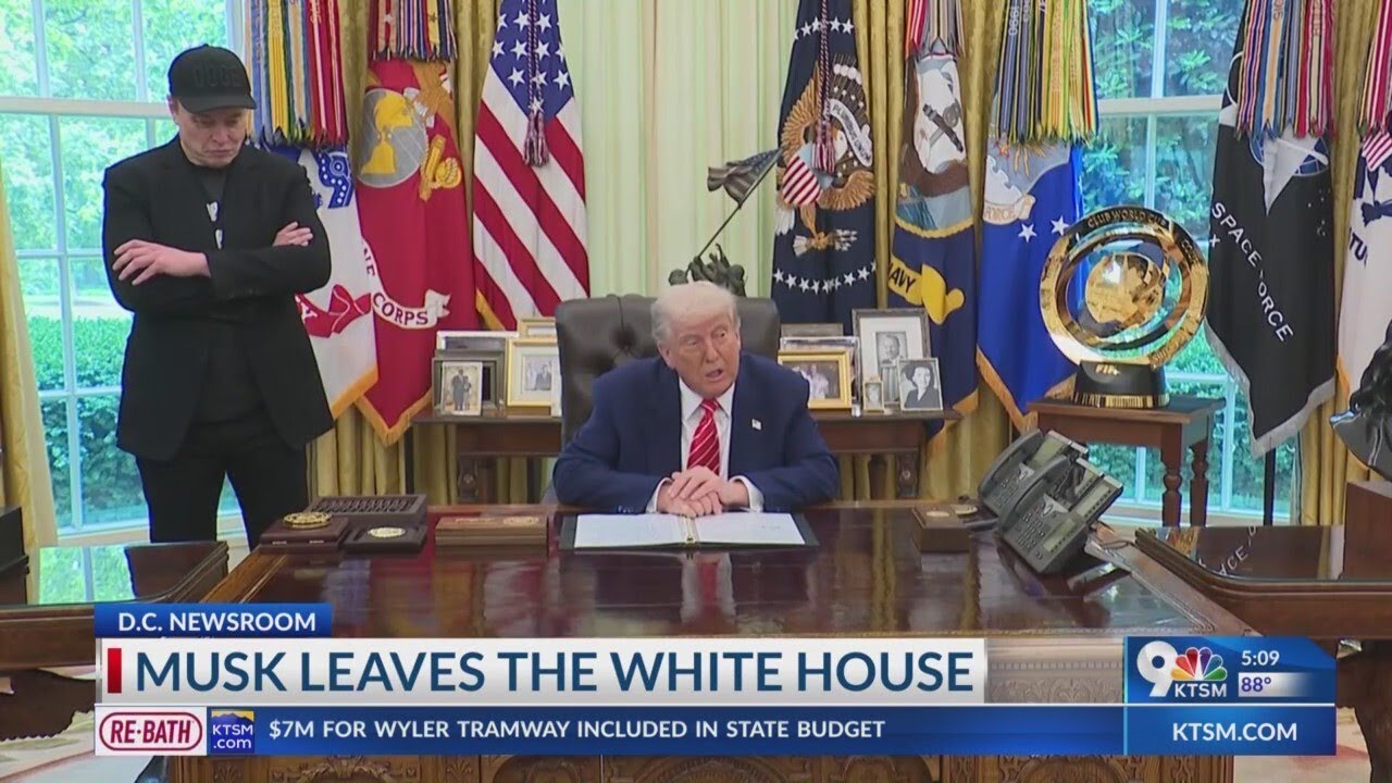 Elon Musk leaves the White House
