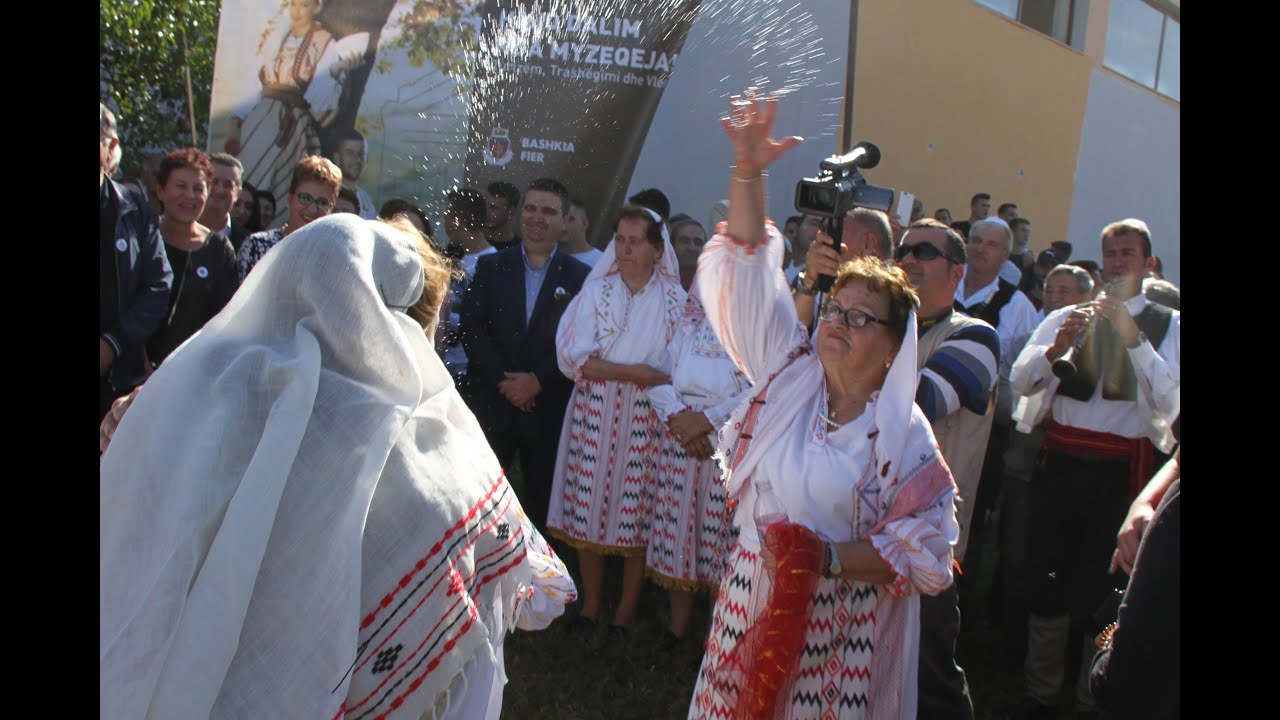 DASMA MYZEQARE ME ANSAMBLIN 