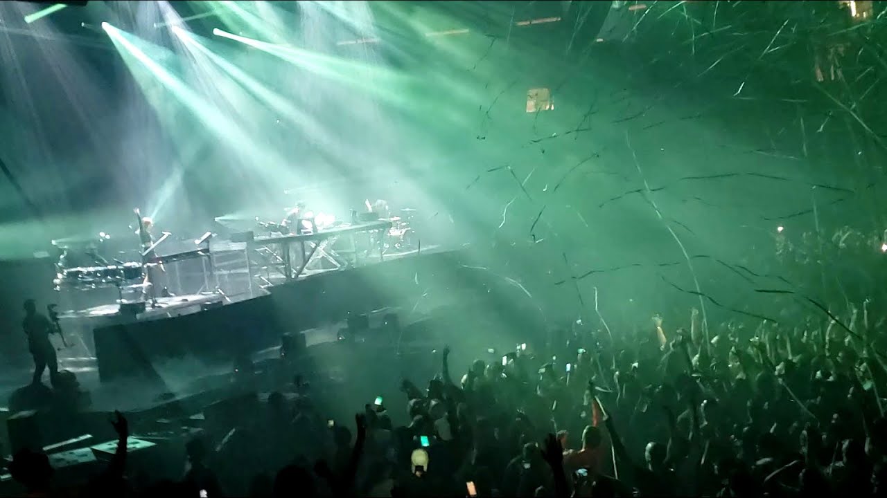 Illenium - CRAWL OUTTA LOVE with Annika Wells (LIVE at MSG) 9/21/19