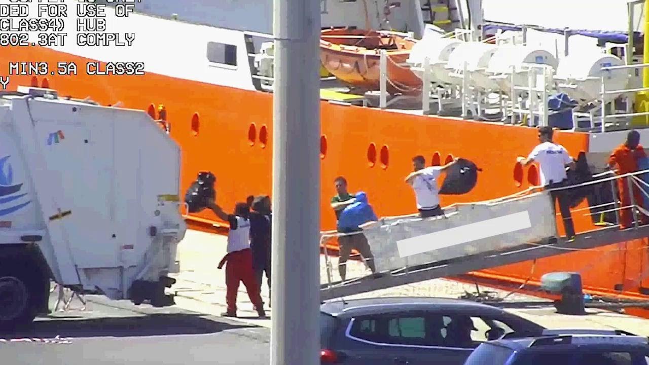 Rifiuti pericolosi smaltiti come indifferenziato: sequestrata la nave Aquarius