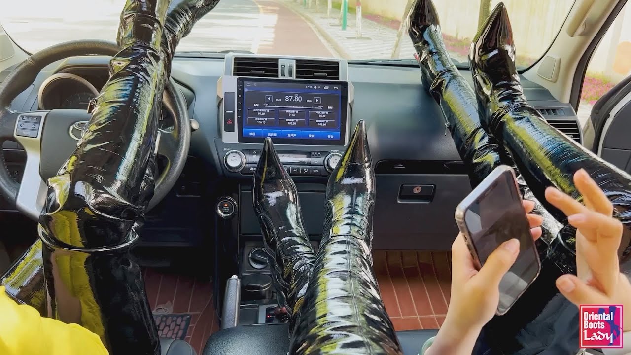 GUANXUAN FIRST PERSPECTIVE PHOTOS Three pairs of patent leather thigh boots partying in the vehicle