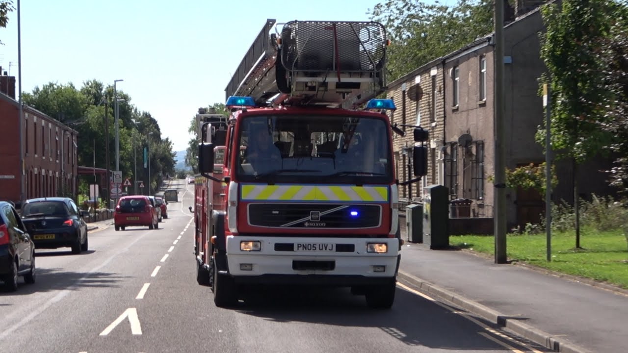 *RARE* Oldham's Hydraulic Platform Responding - Greater Manchester Fire & Rescue Service