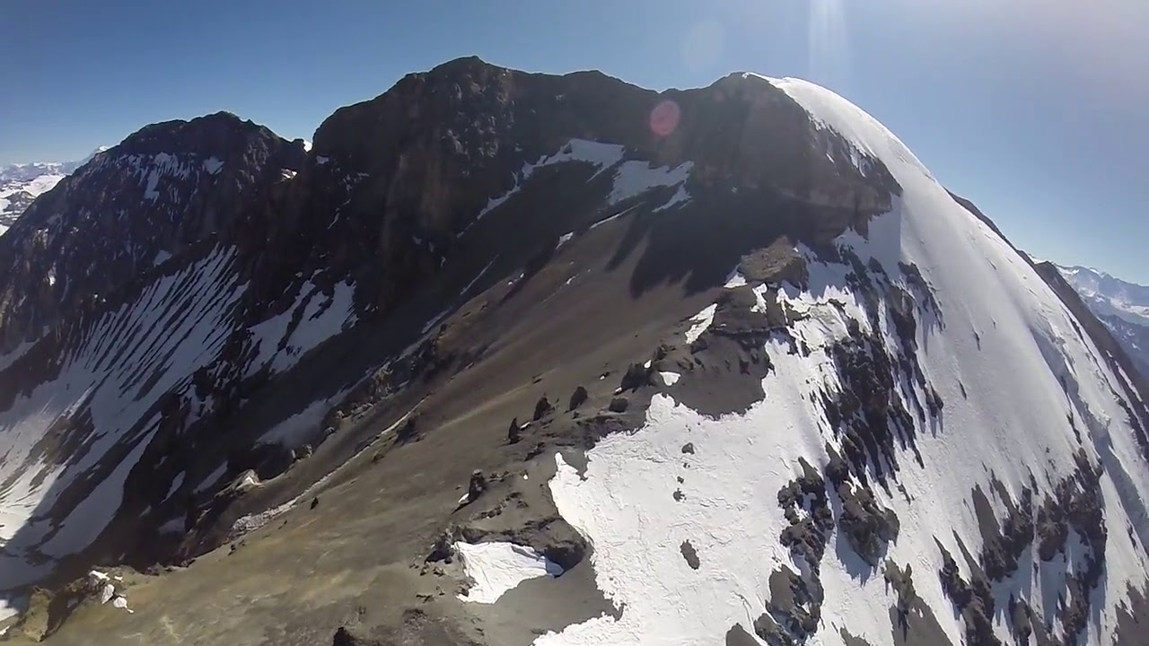 Subida al Cerro El Plomo por huella de Andinistas en helicóptero SA 350 B3e CC-AOM.