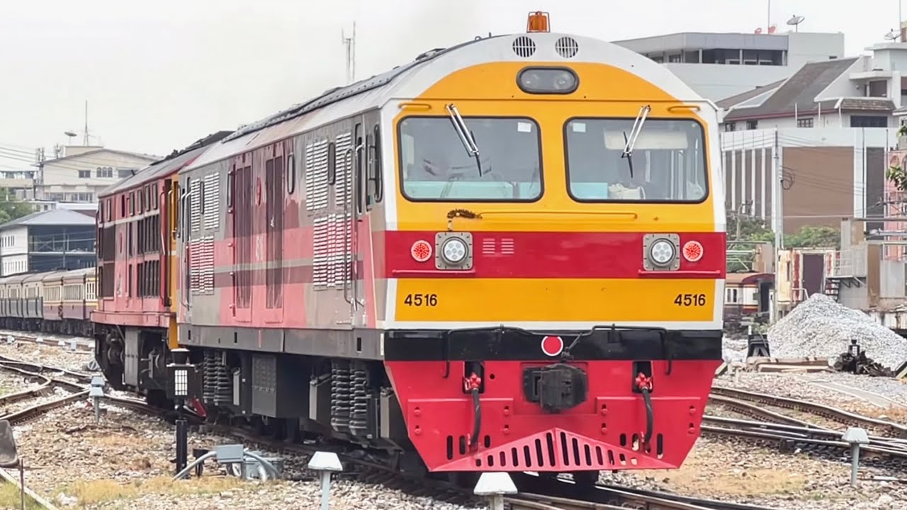 SRT. #ปรับปรุงสีใหม่เอี่ยม HITACHI 4516 อดีตรถจักรลายธงชาติทำขบวน 202 ที่สถานีรถไฟกรุงเทพ (หัวลำโพง)