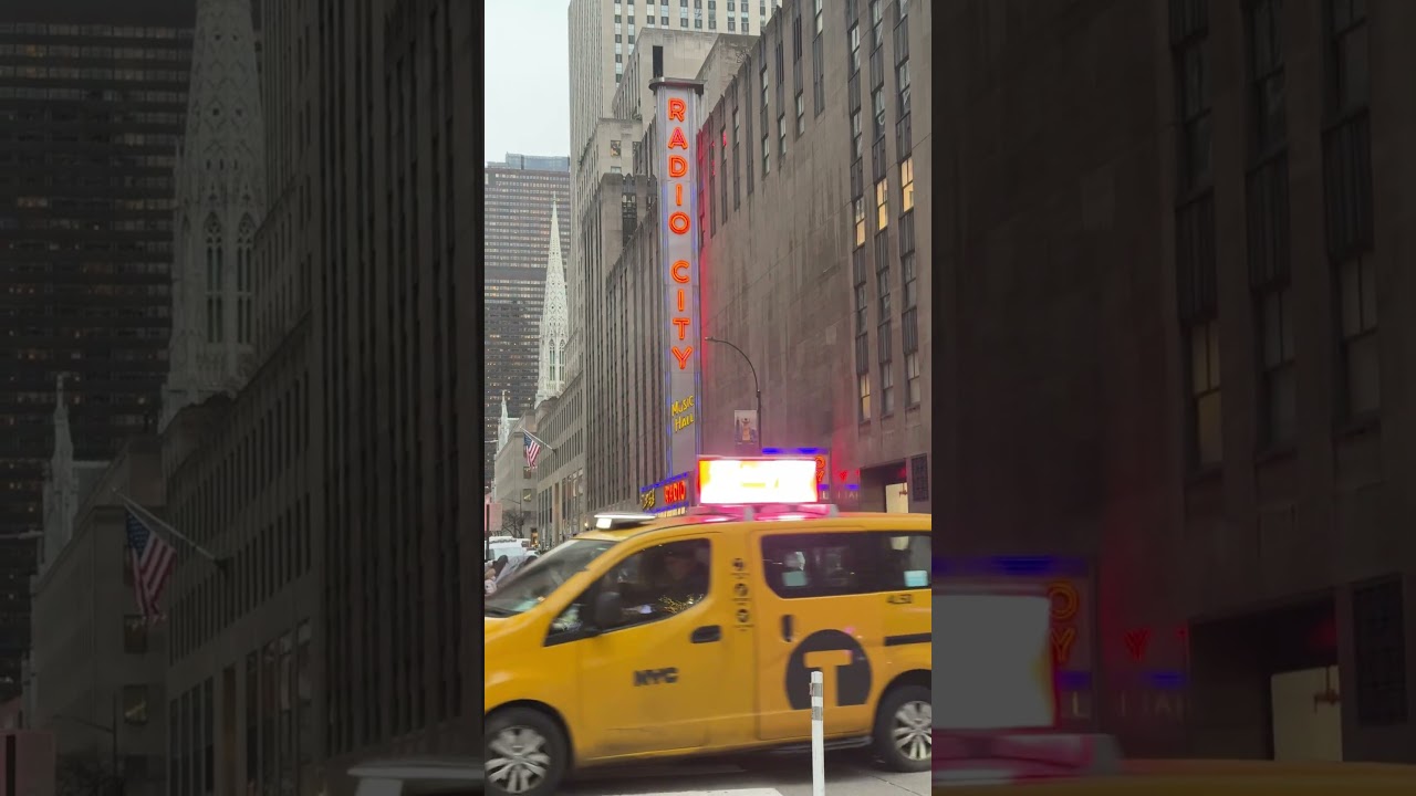 Radio City New York: Vibrant Streets & Iconic Sights
