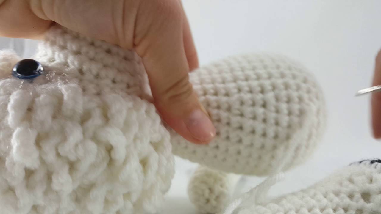 How to attach jointed legs on amigurumi