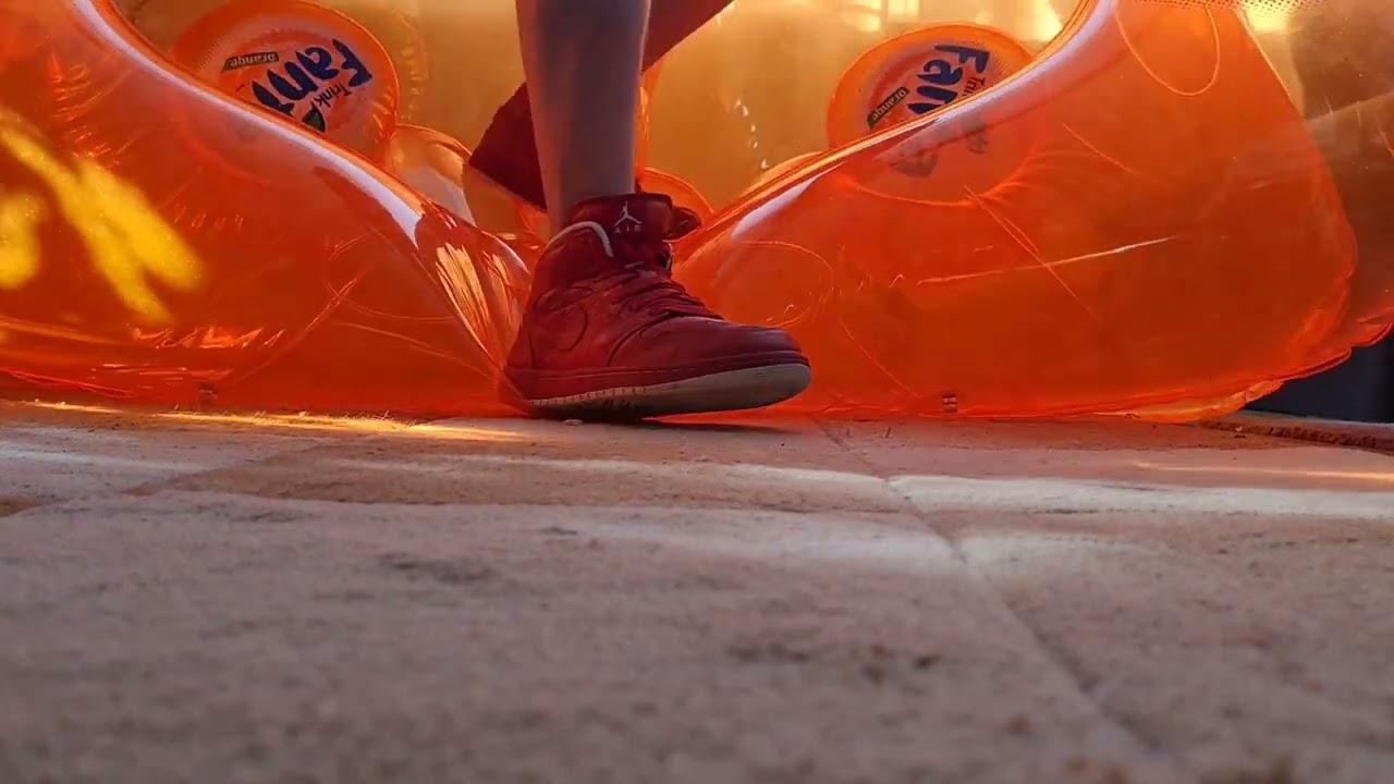 looner Nike Air Jordans gegen Luftmatratze