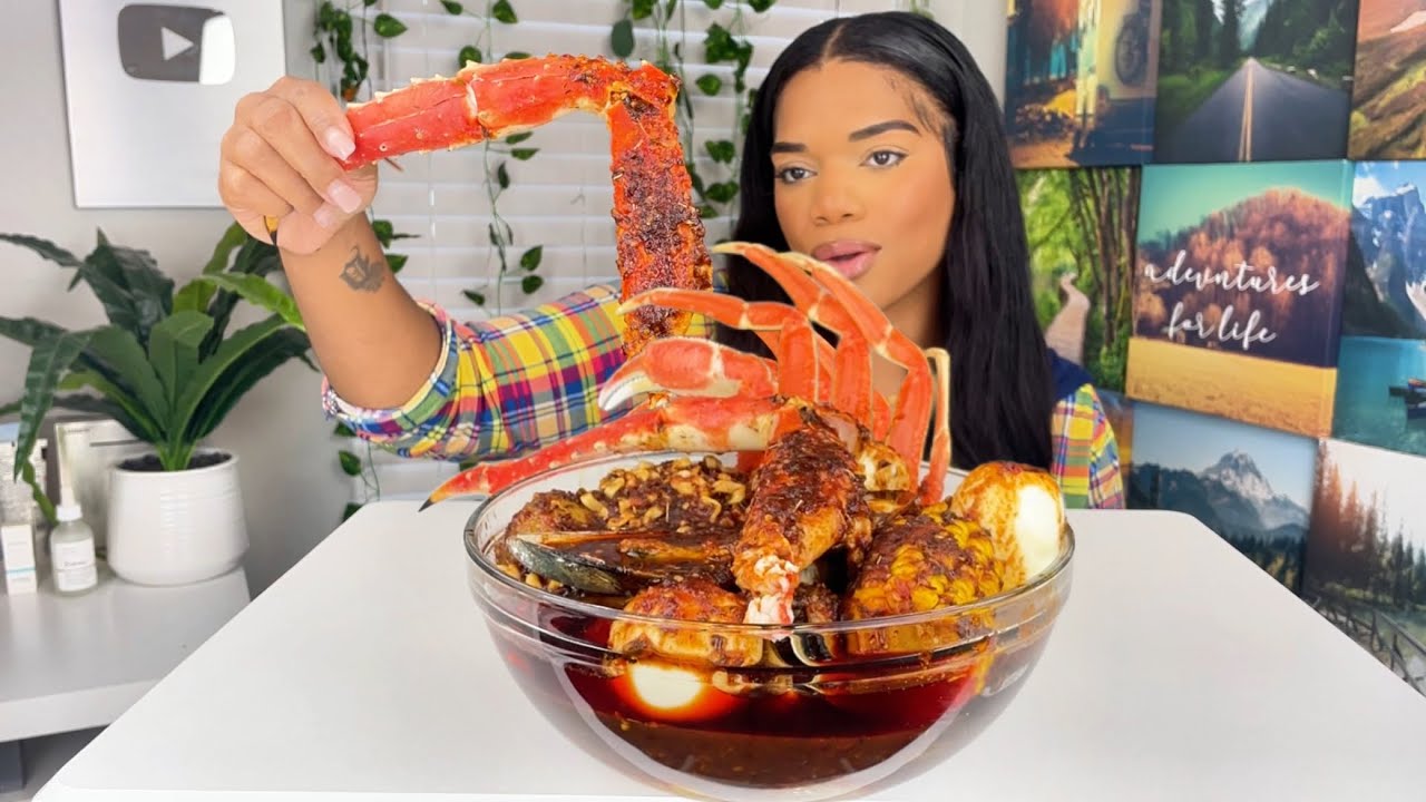 KING CRAB SEAFOOD BOIL IN A BOWL WITH SPICY RAMEN | SEAFOOD BOIL MUKBANG |