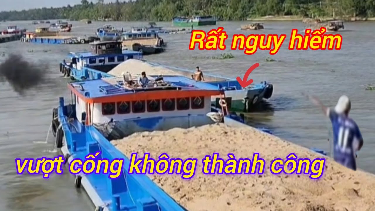NƯỚC ĐỔ RẤT KHỦNG KHIẾP NHIỀU TÀU VƯỢT CỐNG KHÔNG THÀNH CÔNG 