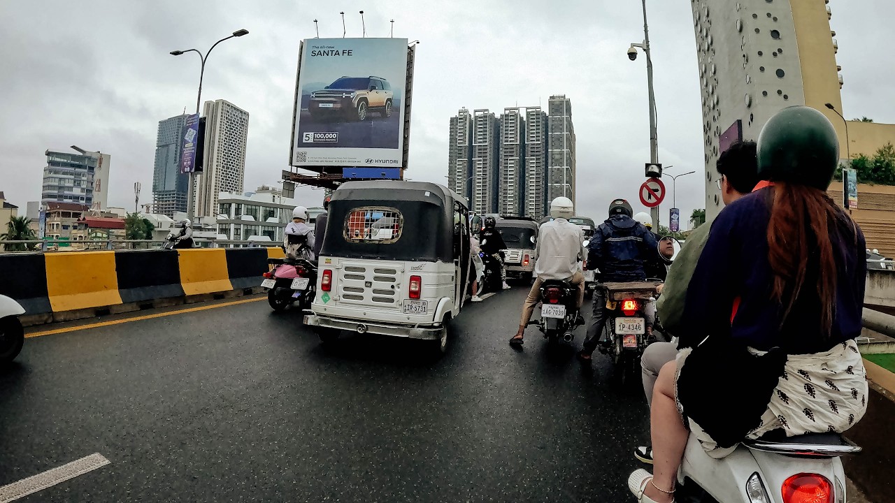 EP 250: Everyday motorcycle ride in Phnom Penh, Cambodia, 4K/60p