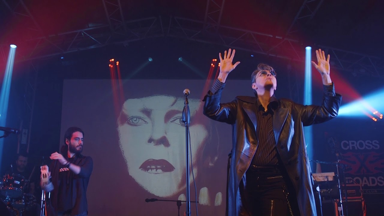 DAVID BOWIE LOOK BACK IN ANGER performed by Aladdin Insane David Bowie Tribute Band @ Cross Roads