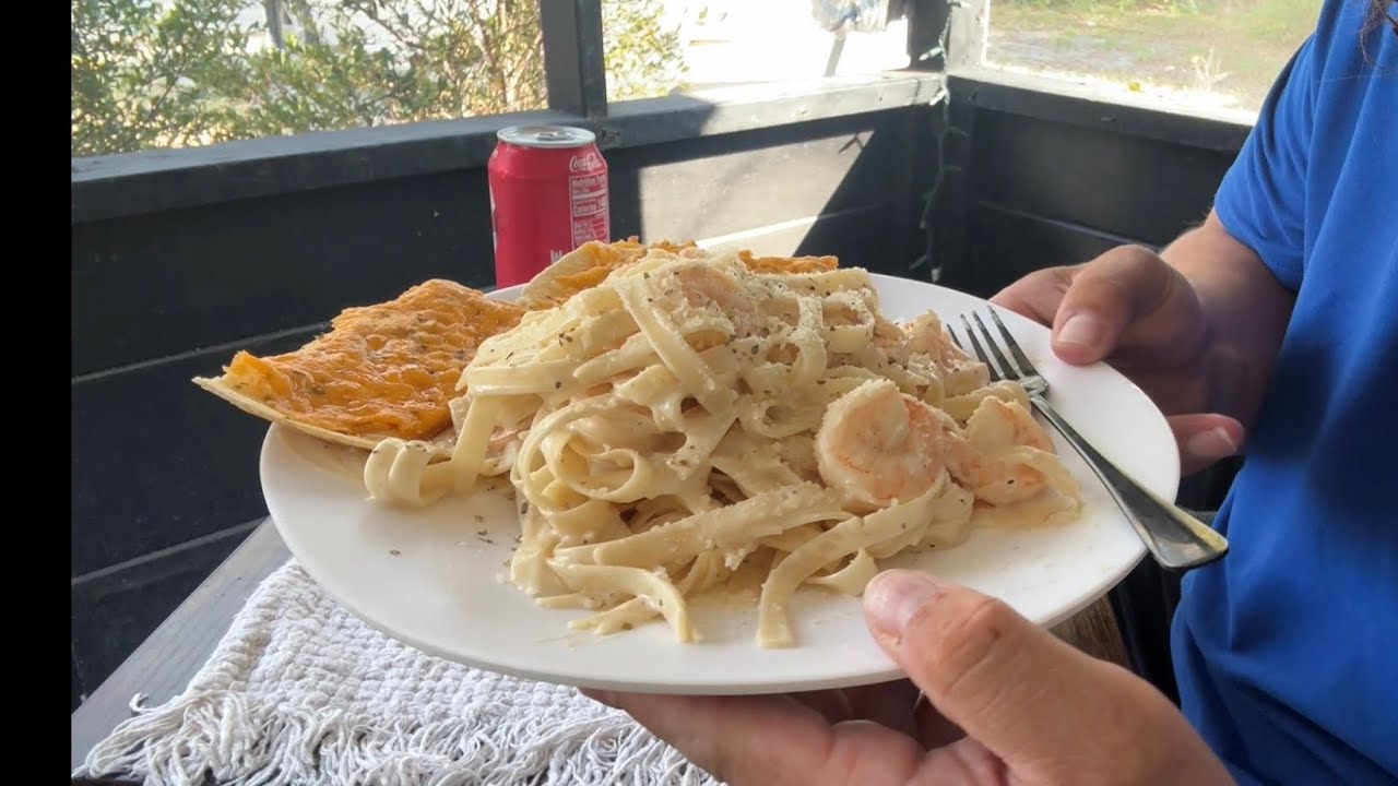 Delicious shrimp Alfredo let’s eat shrimp is my favorite seafood ￼