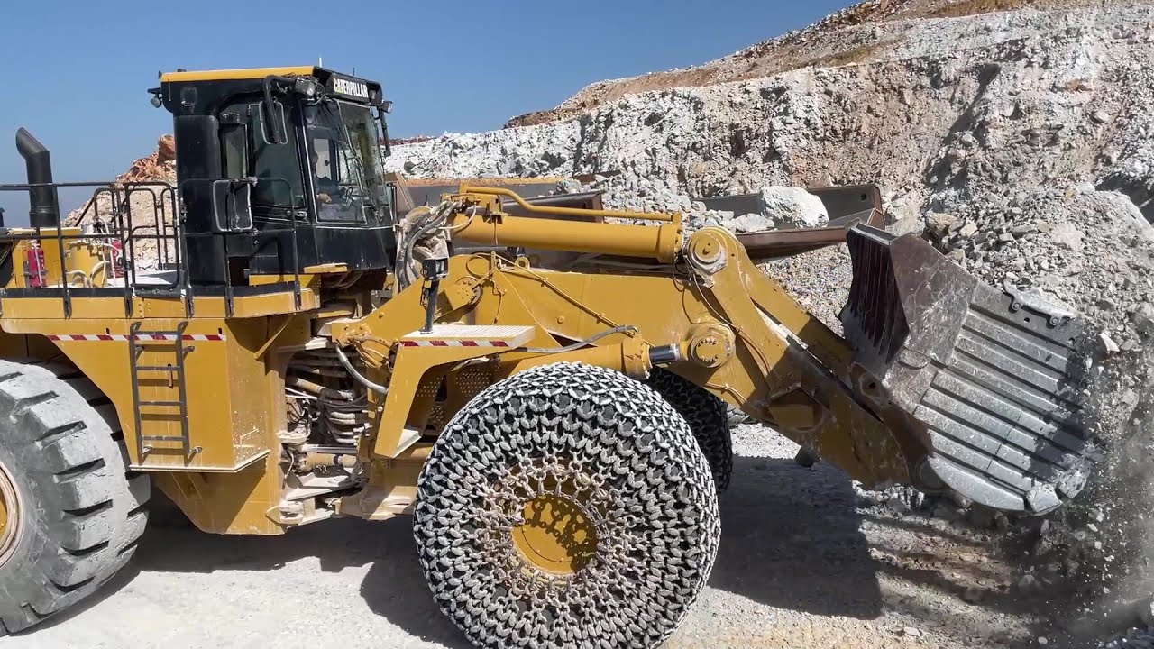 Caterpillar 992K Wheel Loader Loading Caterpillar 777F Dumpers - Interkat SA