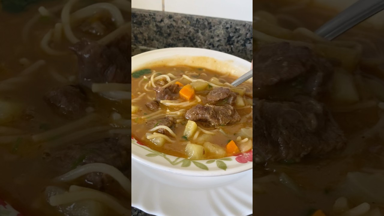 Sopa de carne com macarr&atilde;o e legumes 😋 #sopa #food #comida #reels #vairalvideo