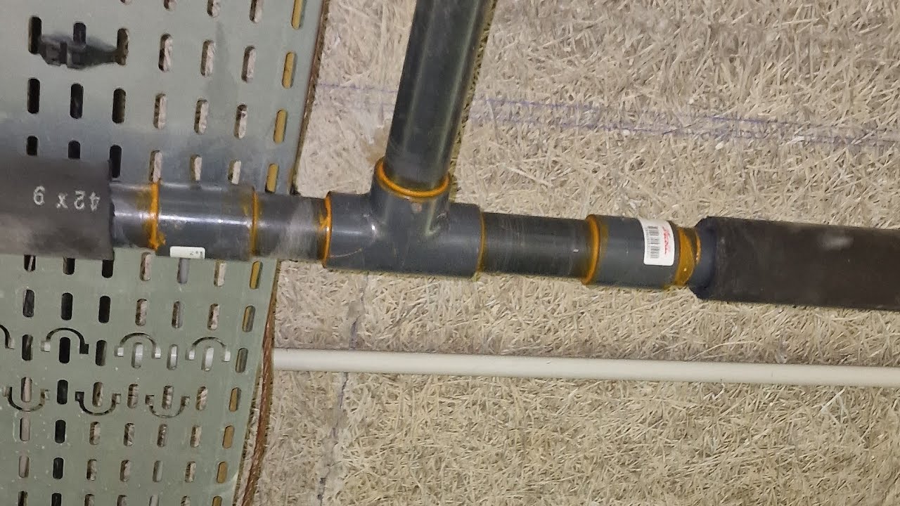 Comment je répare la #fuitedeau sur pvc pression eau froide sanitaire? #plomberie @Sanslimite 