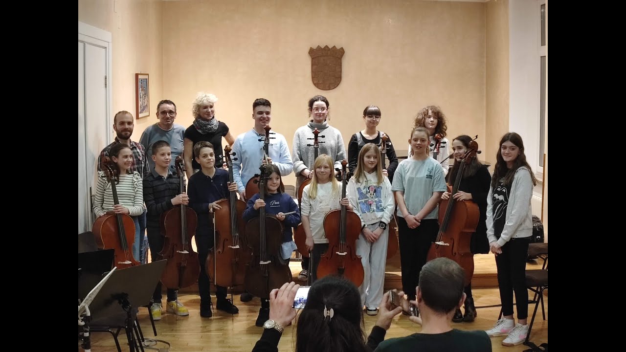 Violončelo u više slika Rijeka 2024