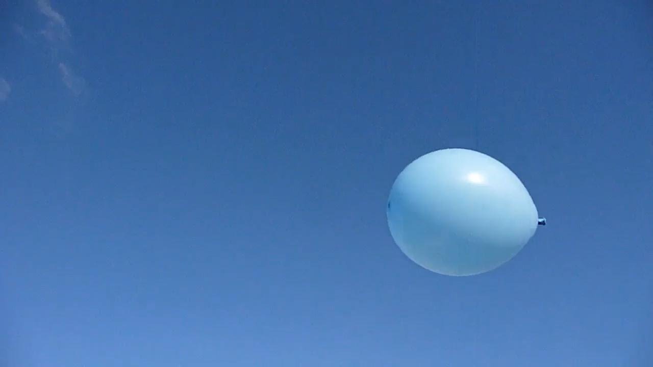 be a blue balloon