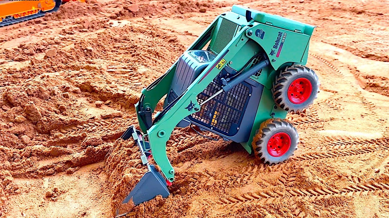 CRAZY Radio Controlled Skidsteer driver at the Construction-Site