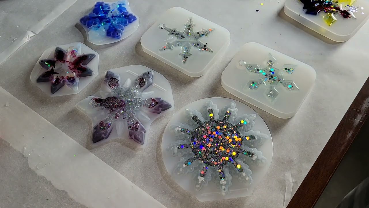 Making resin snowflakes