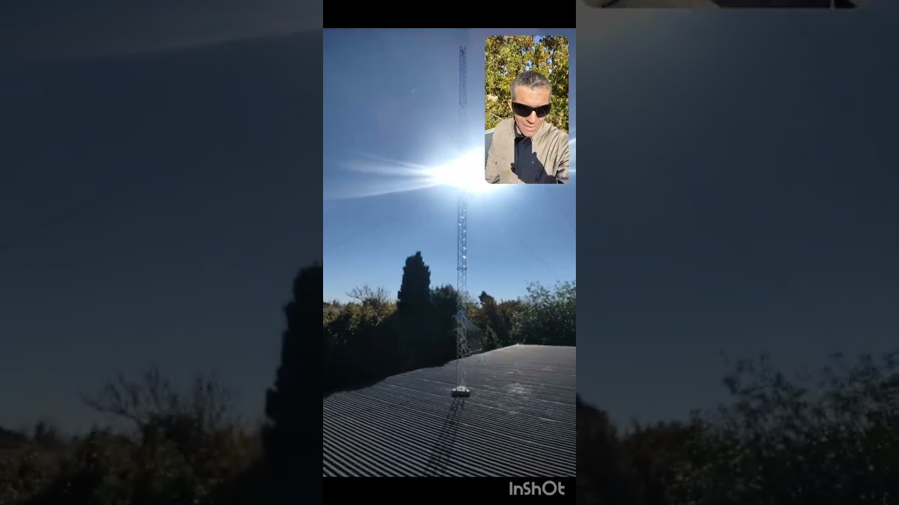 torrista antenista montando una torre de 12 m de altura en boulogne Buenos Aires Argentina torrista