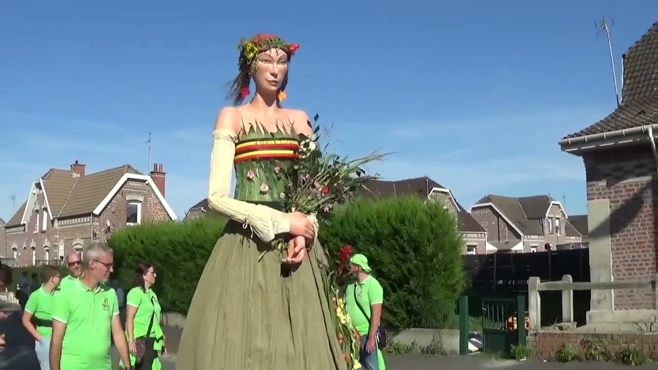 Dechy 28eme fête de la pomme de terre le défilé carnavalesque le 15 septembre 2024