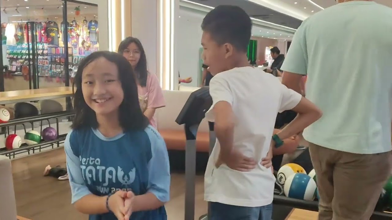 Part 1 Main bowling bersama family/challenge