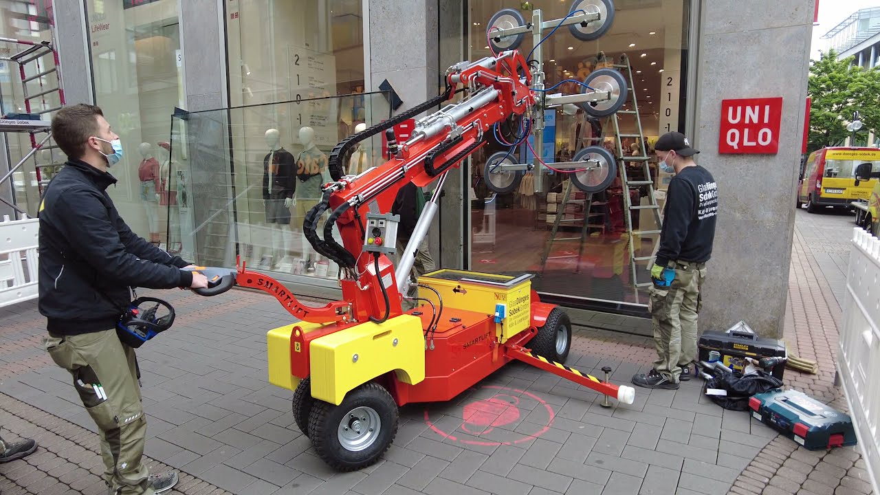 Glasmontage mit einem SMARTLIFT SL 1008 Outdoor in Köln