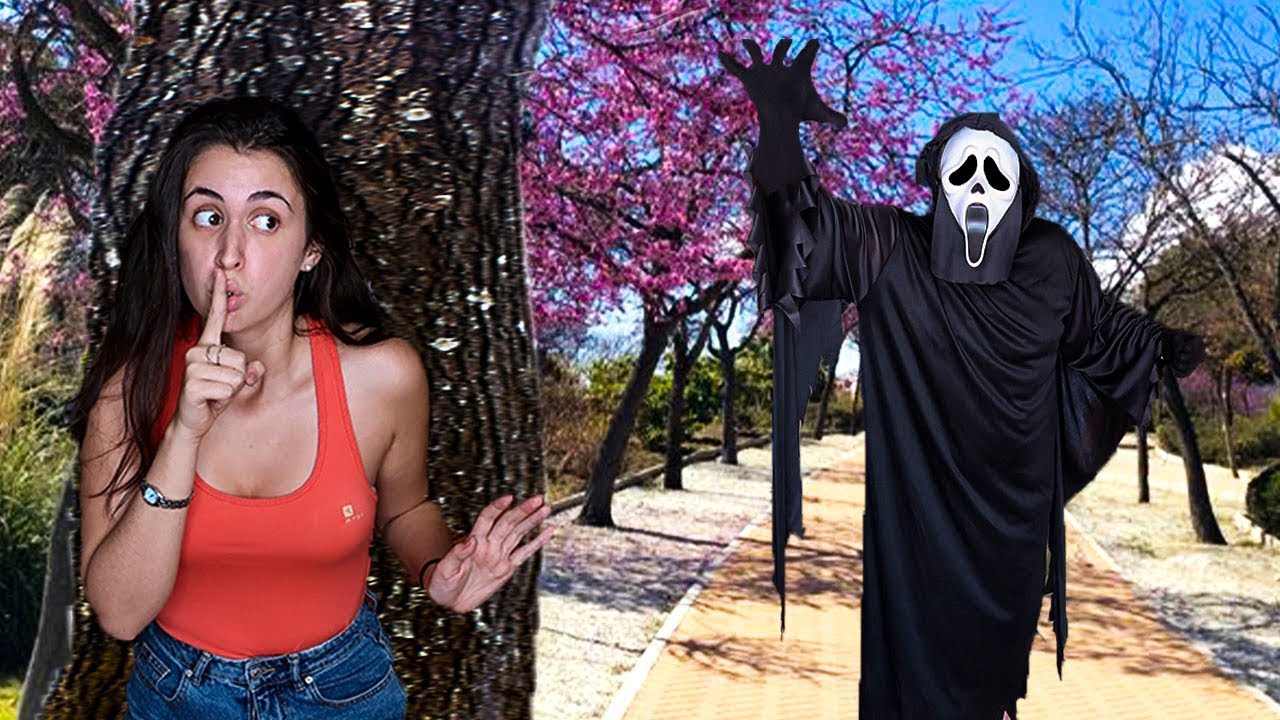 VAMOS AL PARQUE DONDE EL ENMASCARADO ESCONDE UN AMULETO DE LA SUERTE *Ghostface nos esta vigilando*