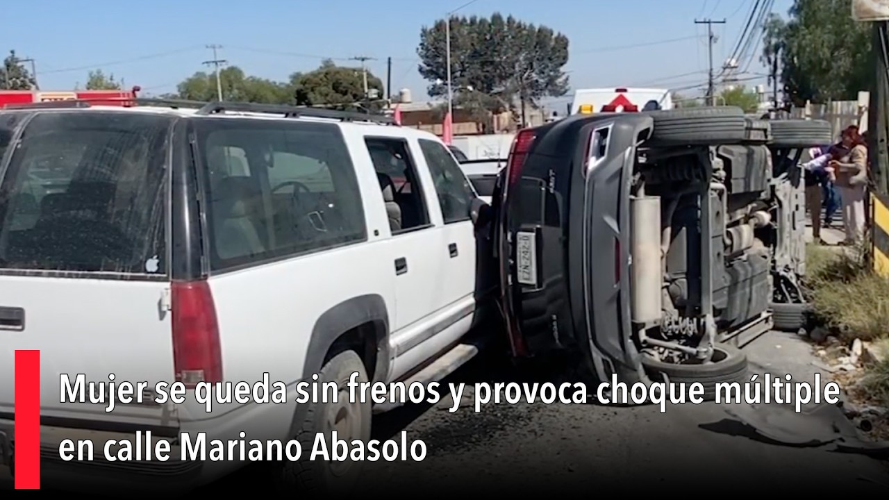 Mujer se queda sin frenos y provoca choque múltiple en calle Mariano Abasolo