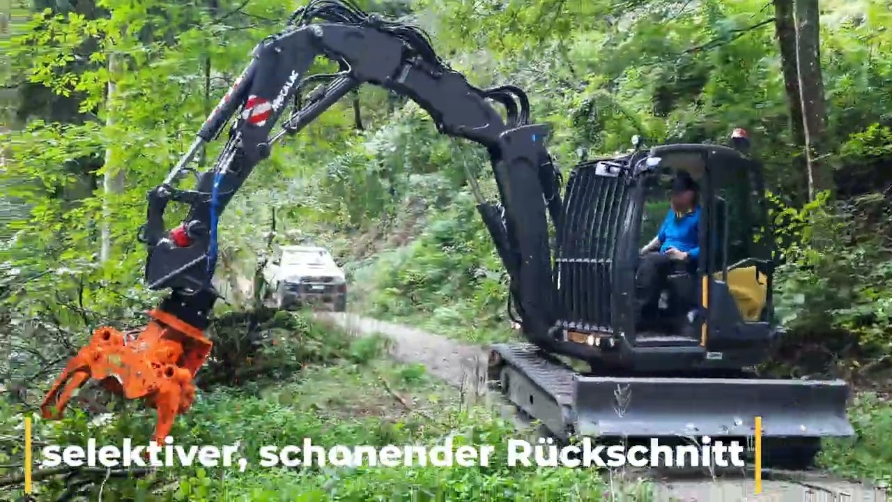 Mecalac 8MCR mit Energieholzgreifer Biojack 300 - 8 Tonnen Raupenbagger im Forsteinsatz