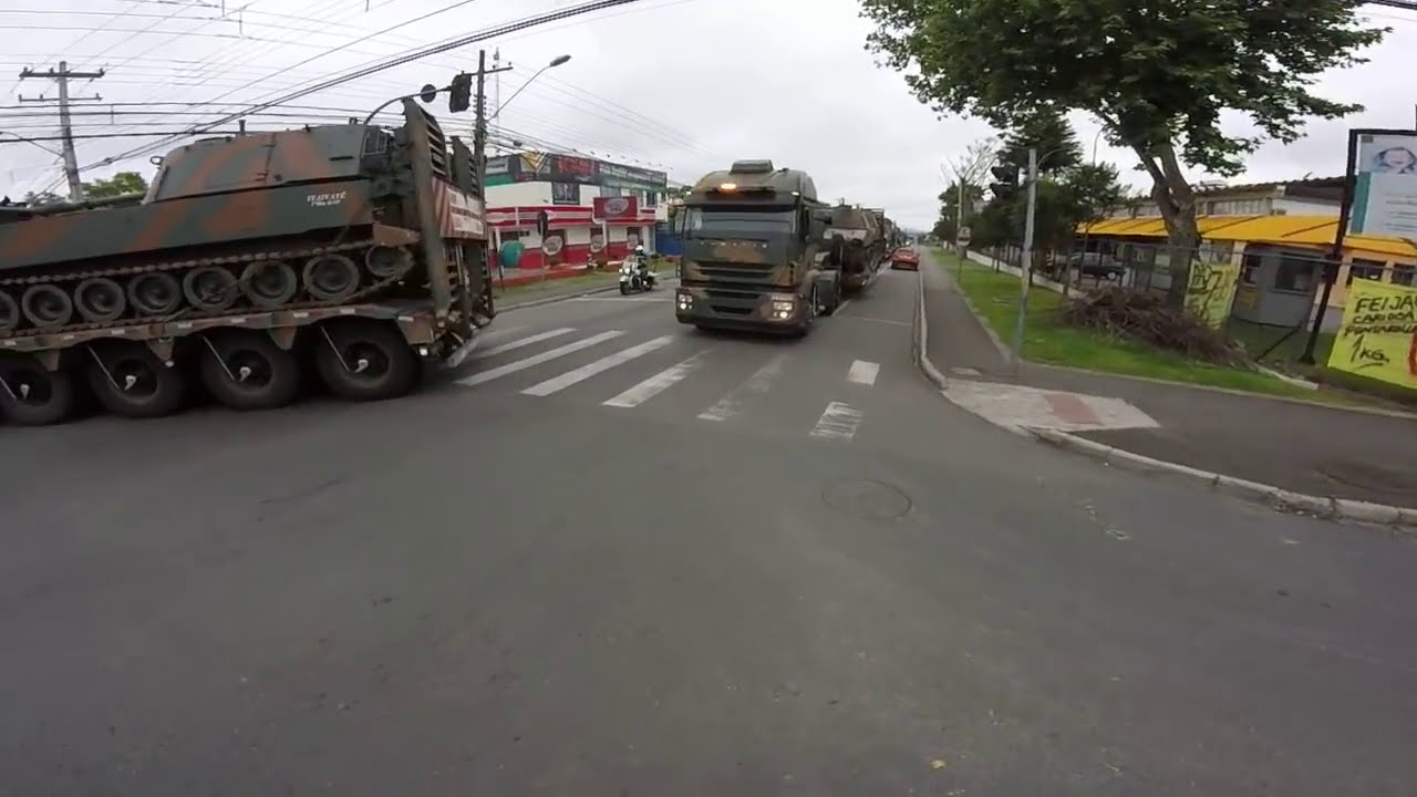 CARRETAS COM BLINDADOS DO EXÉRCITO BRASILEIRO