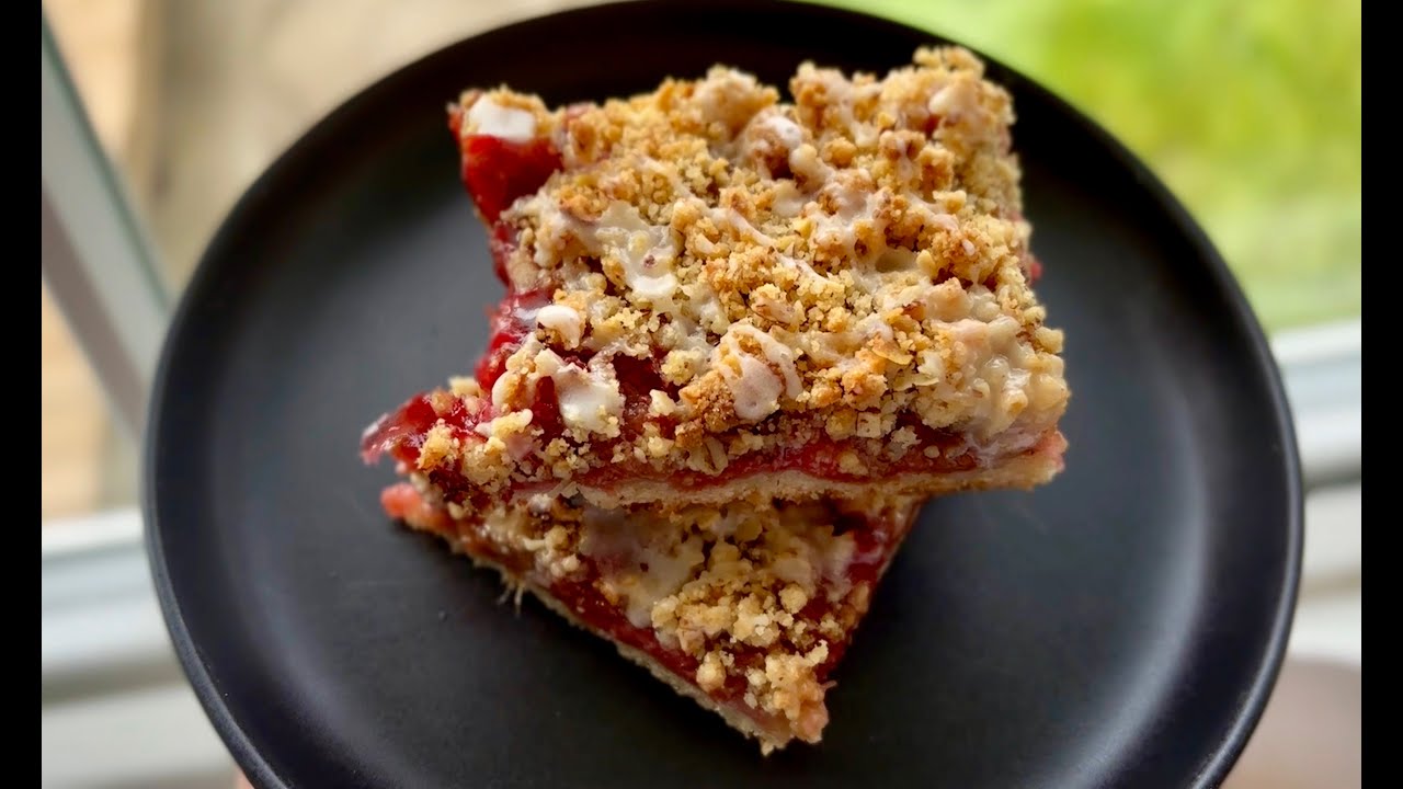 Strawberry Rhubarb Crumble by OnushKitchen