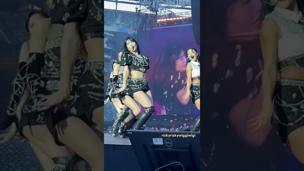 TWICE Moonlight Sunrise @ MetLife (2/3) (FULL 4k video in comment and channel) #twice #twicefancam