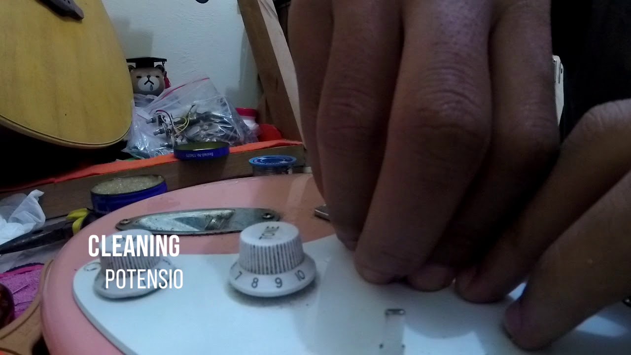 Guitar Service, Squier Bullet Strat by Fender (Caspers Guitar Custom & Service)