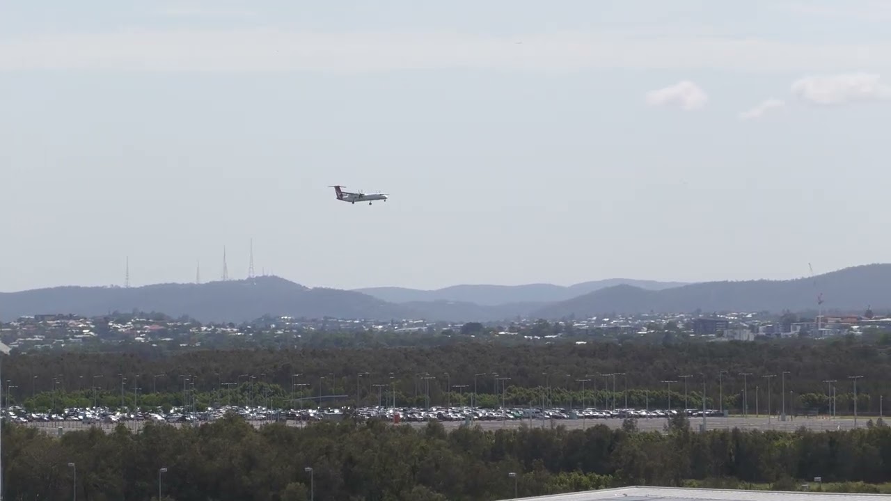 QANTAS 737, QANTASLINK Dash 8-400, Link Airways SAAB 340 action at Brisbane Airport