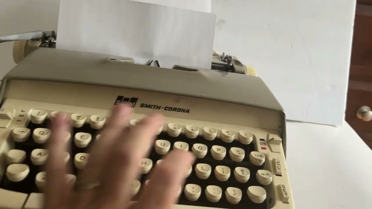 Vintage 1981 Smith Corona Galaxie Typewriter for sale on eBay