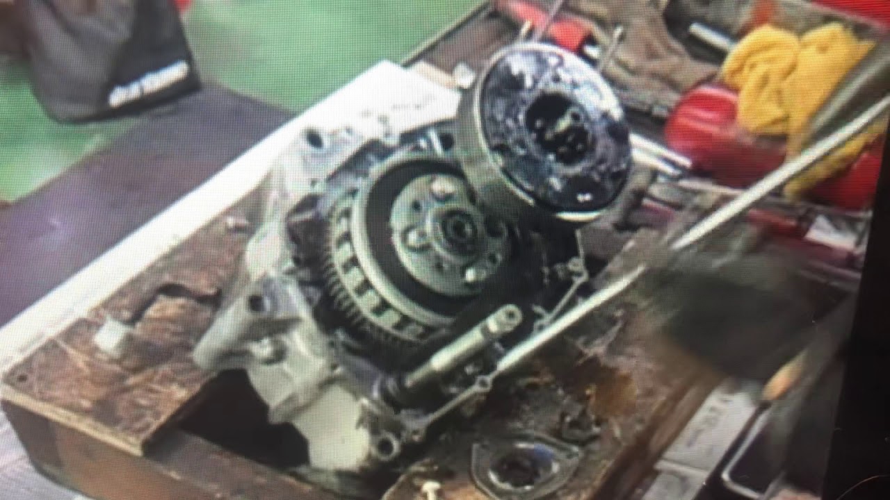 スーパーカブ110 JA10 AA04 エンジン分解を見てた。