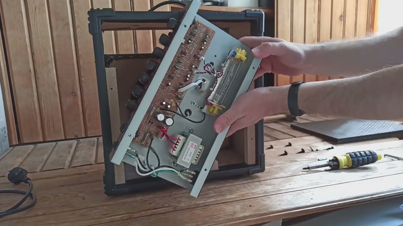 Комбик Cort MX15r фонит ревербератор. (Решение проблемы)
