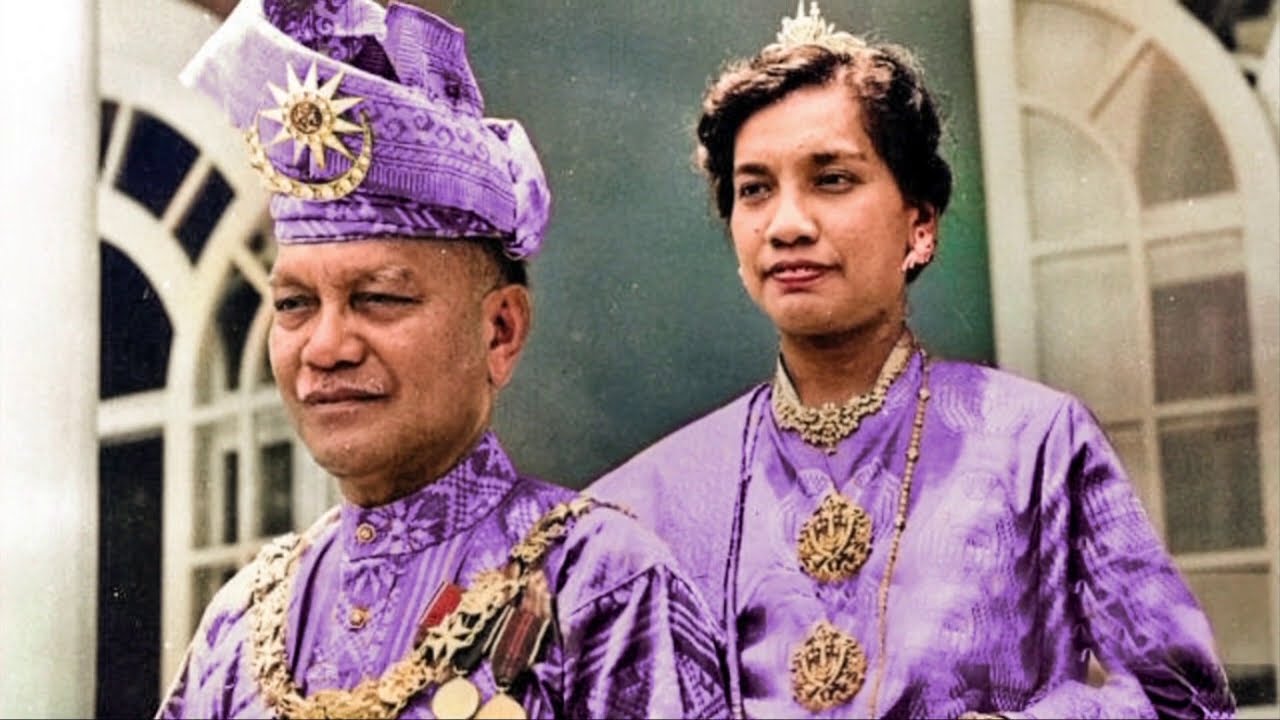 (1957 | COLORIZED #4) TUANKU ABDUL RAHMAN: Istiadat Pertabalan dan Jelajah YDP Agong Pertama