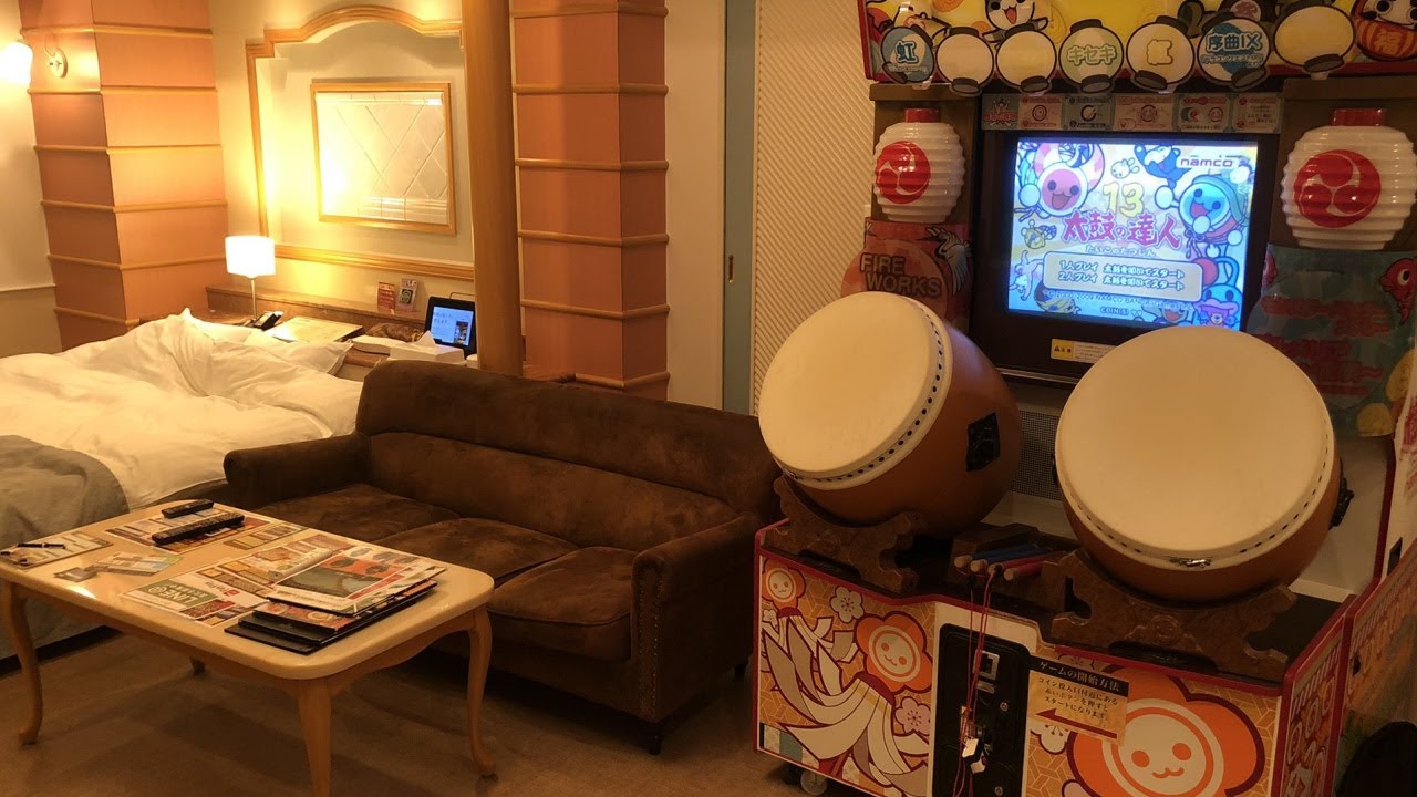 部屋の中に太鼓の達人が置いてあるホテルに泊まってみた
