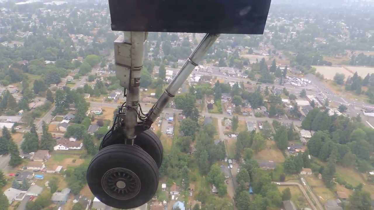 Alaska (Horizon) Bombardier DCH 8 Q400 [N448QX] landing in SEA