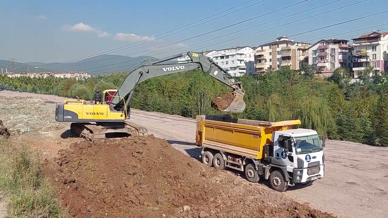 Volvo EC290CL Ekskavatör Kamyonlara Hafriyat Yüklüyor