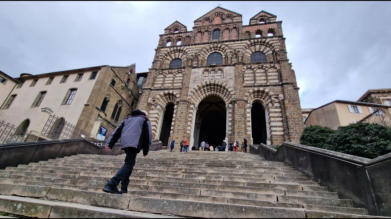 Restauration de l'escalier monumental de la cathédrale du Puy-en-Velay