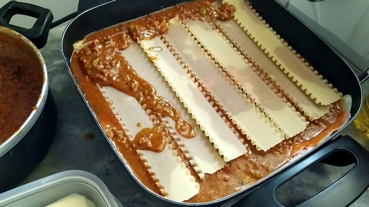 Fazendo lasanha na panela elétrica SUGGAR