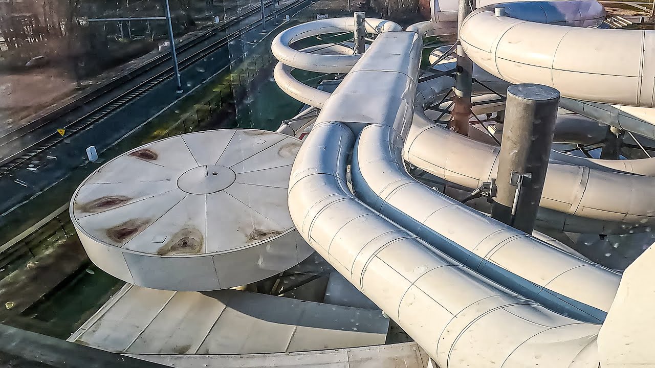 Darky DARK Space Bowl WaterSlide at LAGO Kortrijk Weide